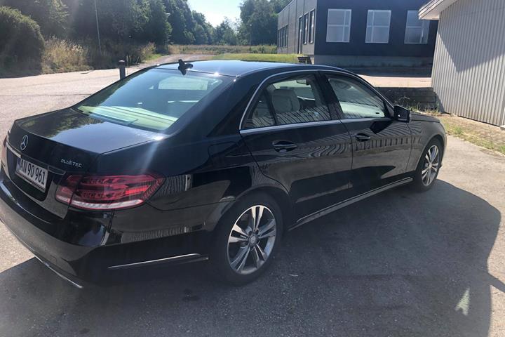 Sort Mercedes E350 fra 2014