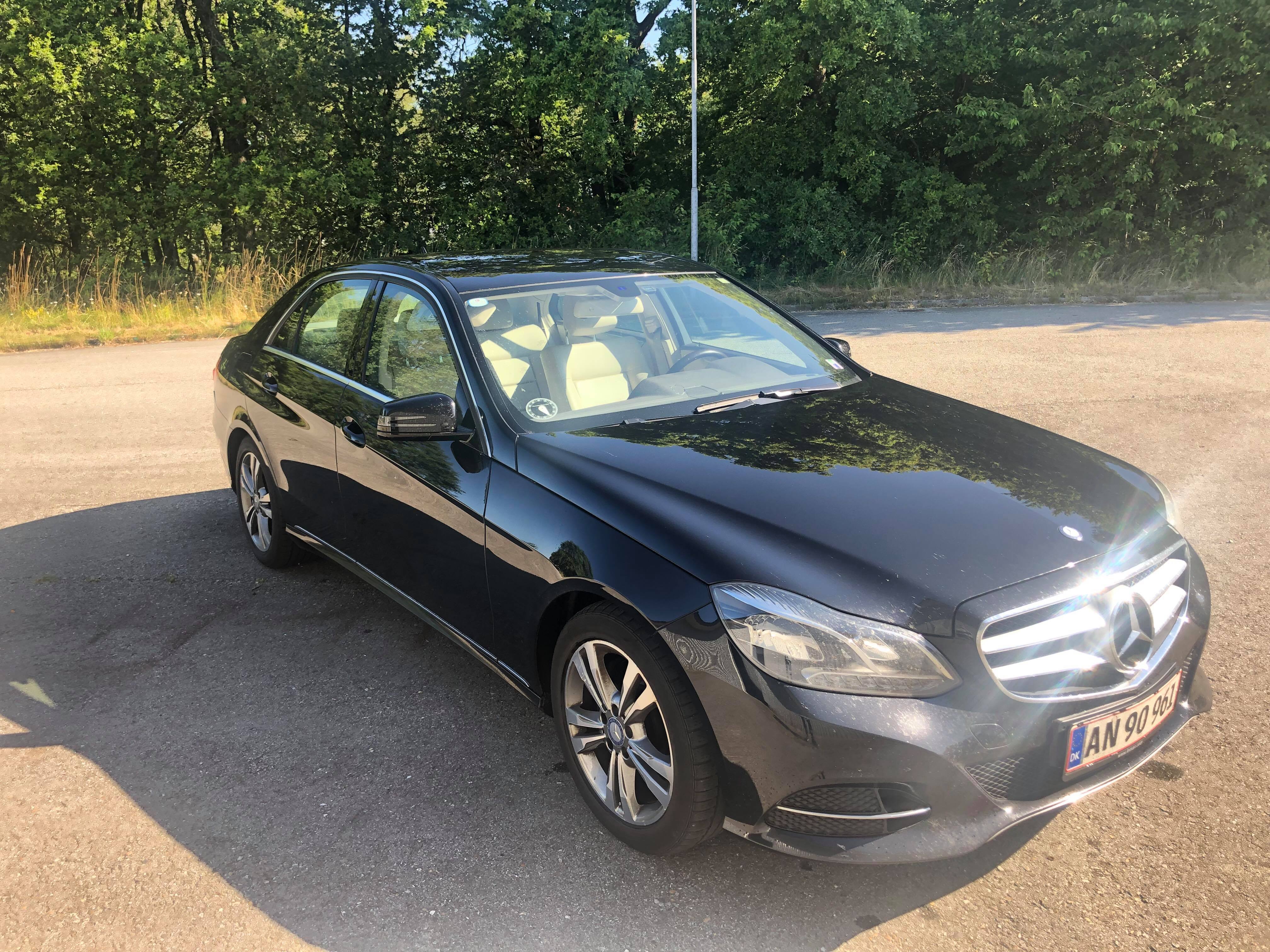 Sort Mercedes E350 fra 2014