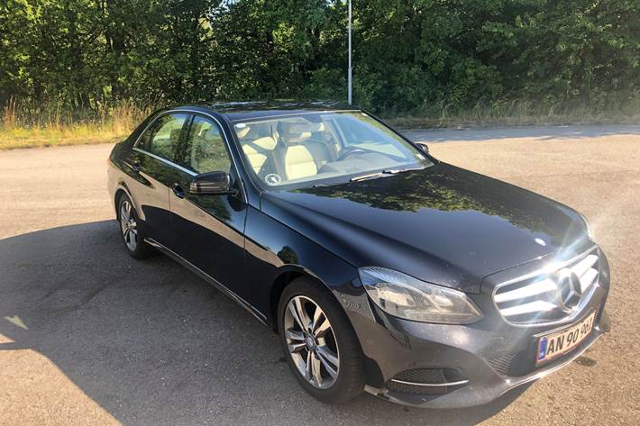 Sort Mercedes E350 fra 2014