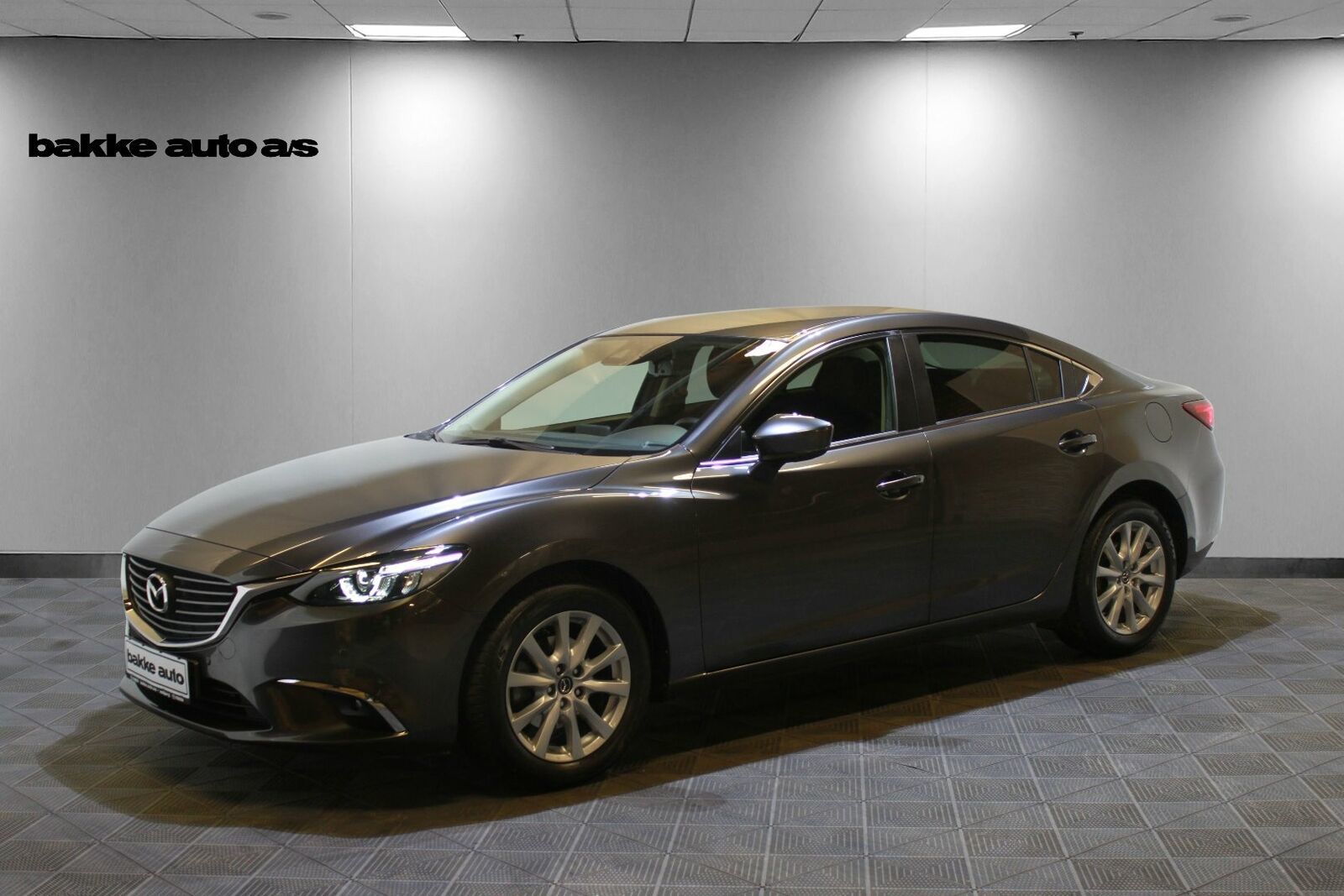 Grå Mazda 6 fra 2018