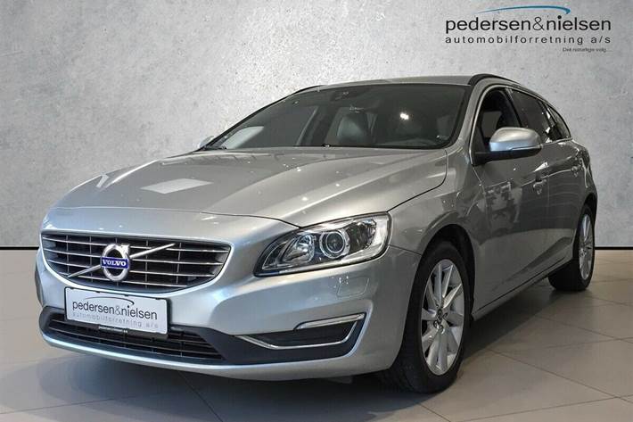 Grå Volvo V60 fra 2017