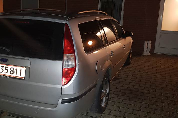 Sølv Ford Mondeo fra 2003