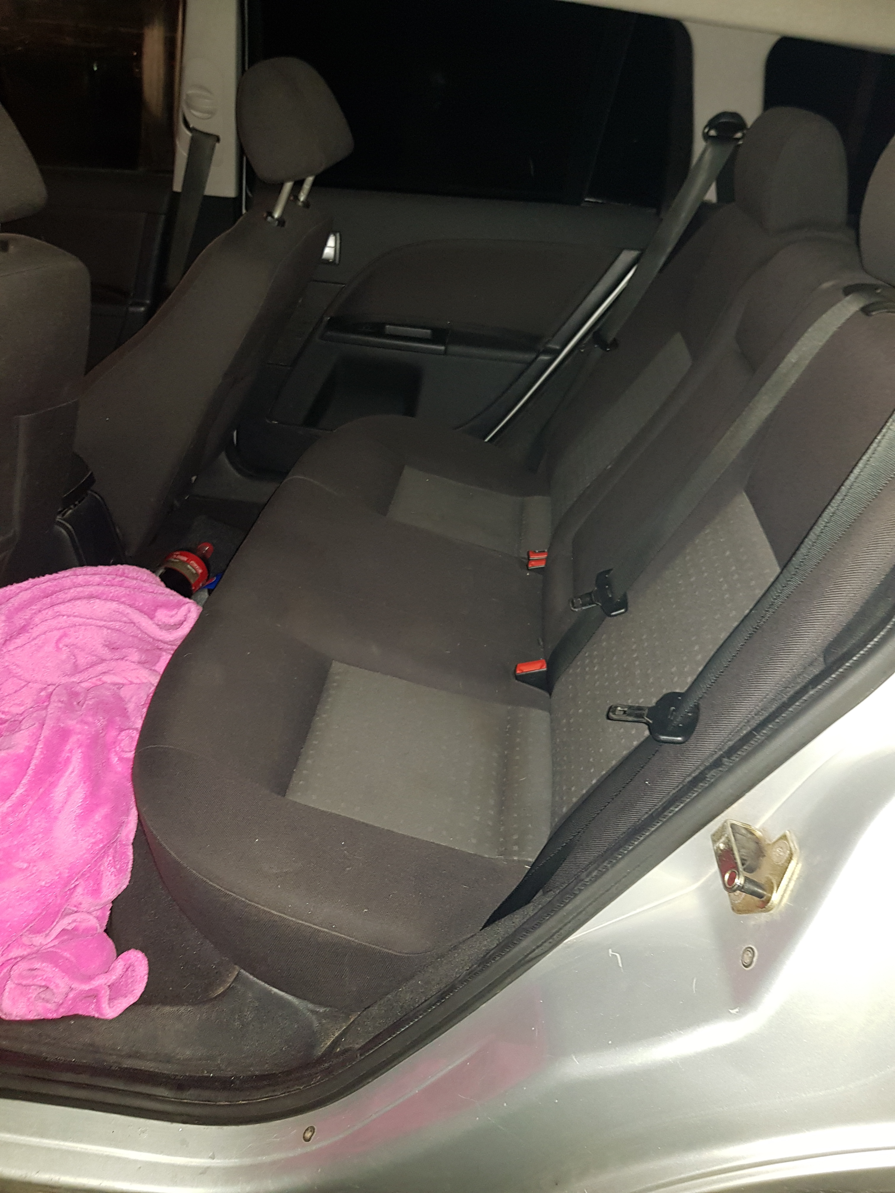 Sølv Ford Mondeo fra 2003