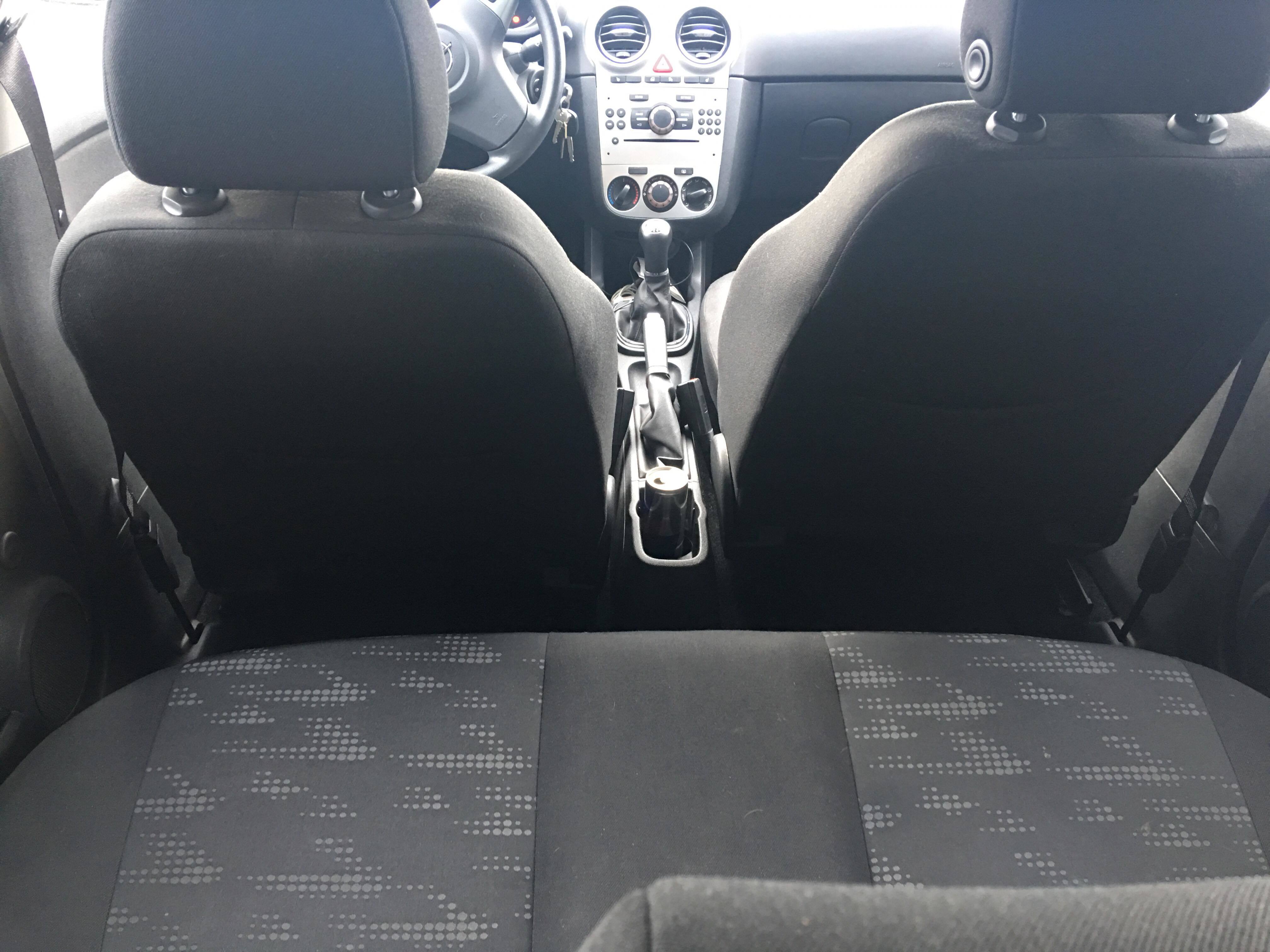 Hvid Opel Corsa fra 2011