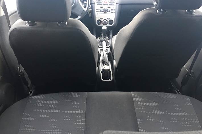 Hvid Opel Corsa fra 2011