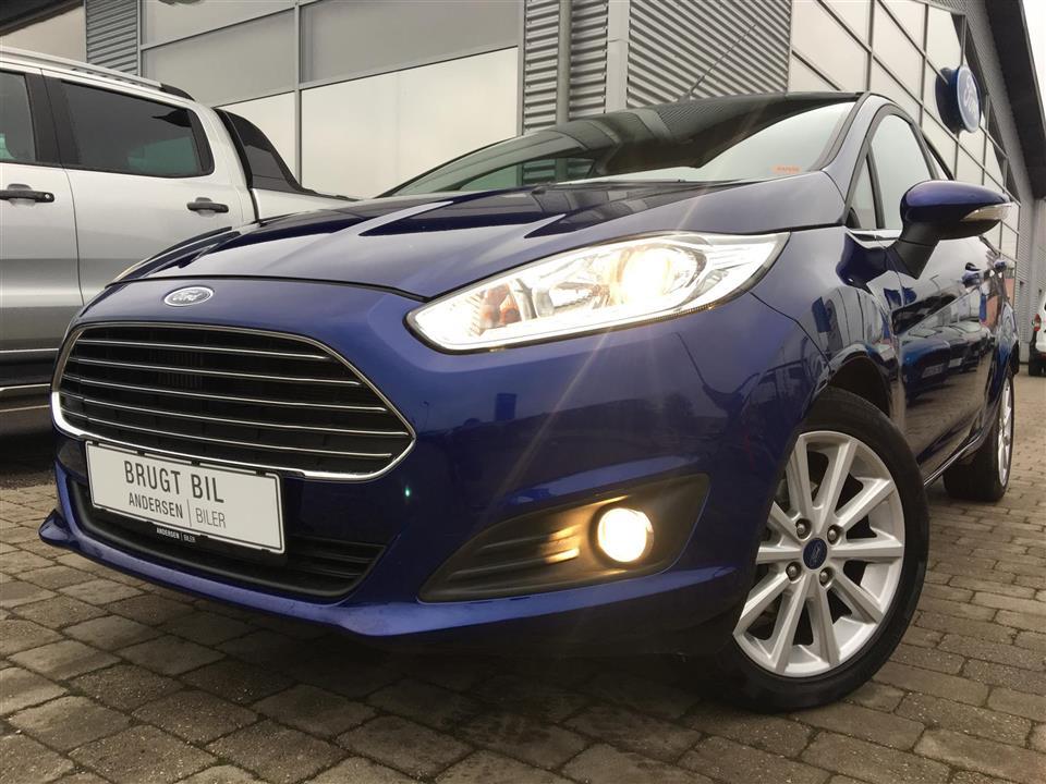 Blå Ford Fiesta fra 2017