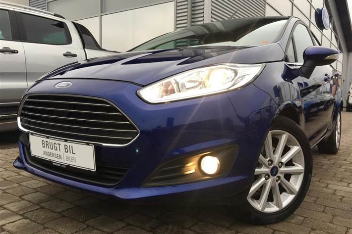 Blå Ford Fiesta fra 2017