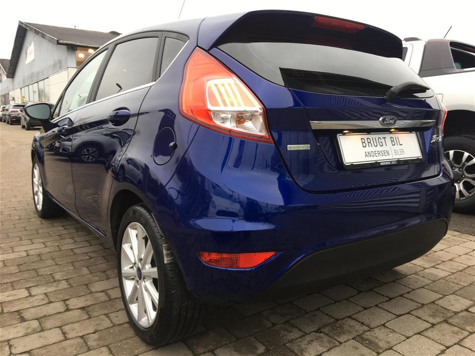 Blå Ford Fiesta fra 2017