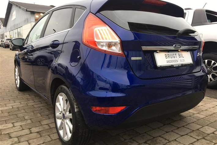 Blå Ford Fiesta fra 2017