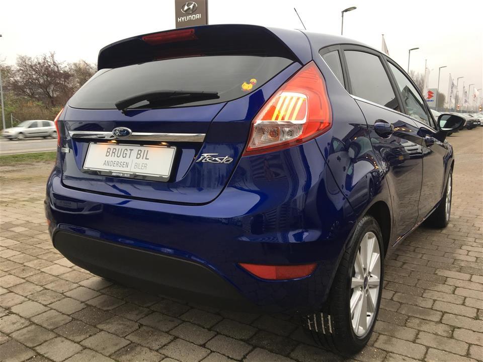 Blå Ford Fiesta fra 2017