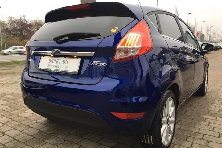 Blå Ford Fiesta fra 2017