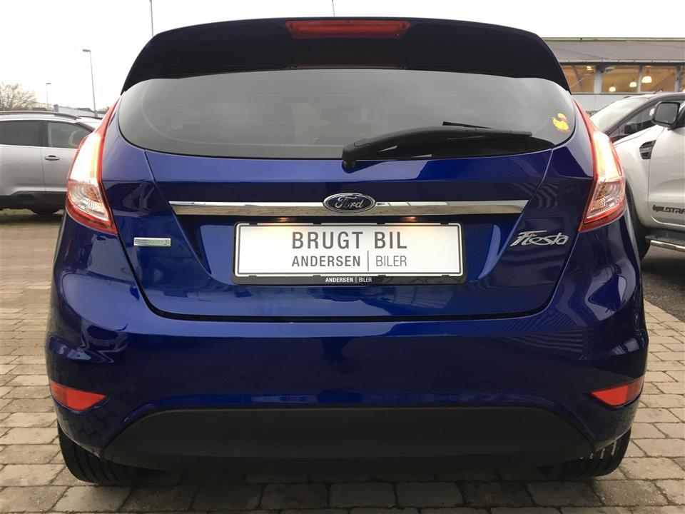 Blå Ford Fiesta fra 2017