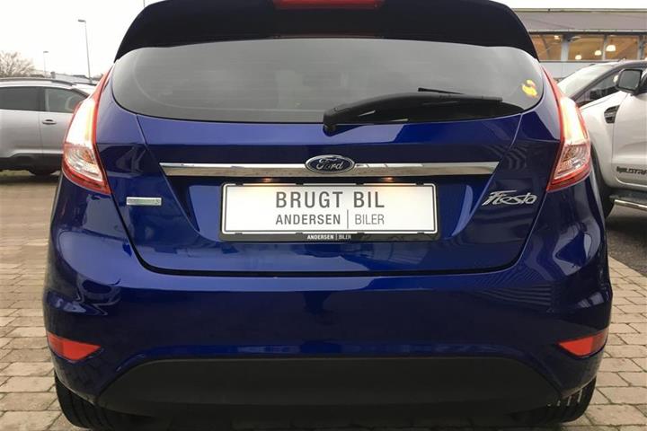 Blå Ford Fiesta fra 2017