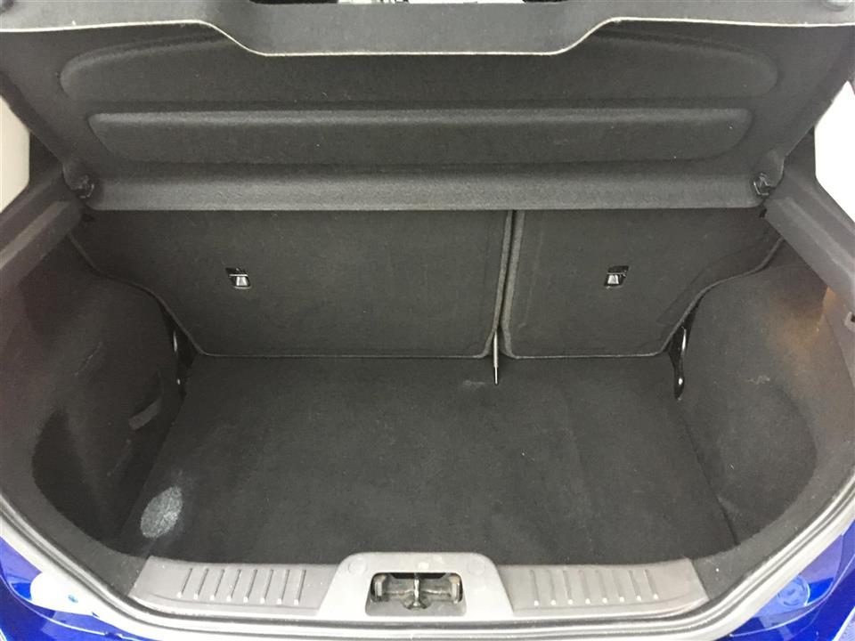 Blå Ford Fiesta fra 2017