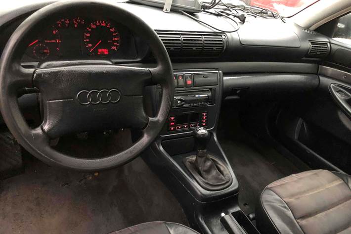 Sølv Audi A4 fra 1995
