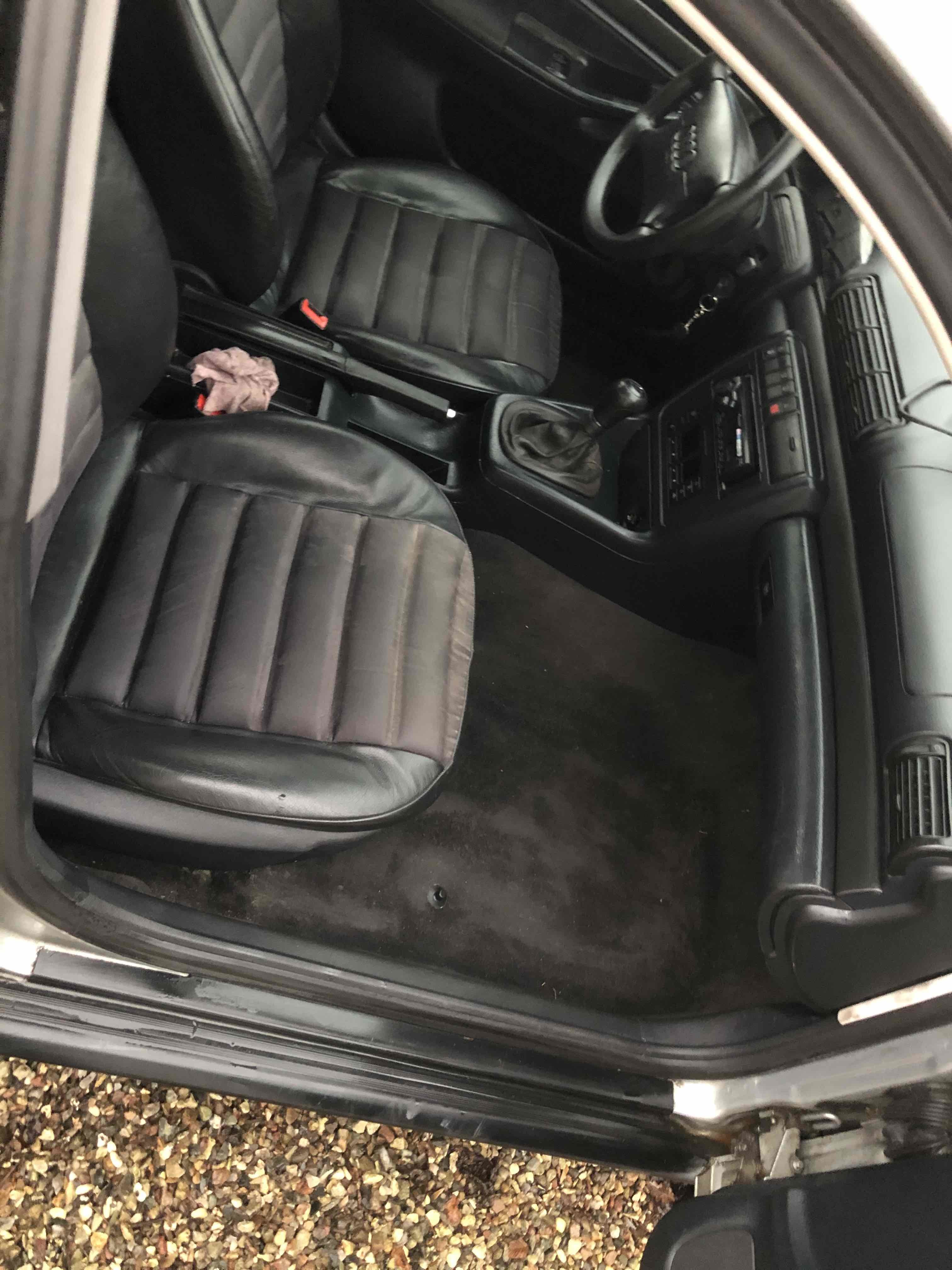 Sølv Audi A4 fra 1995