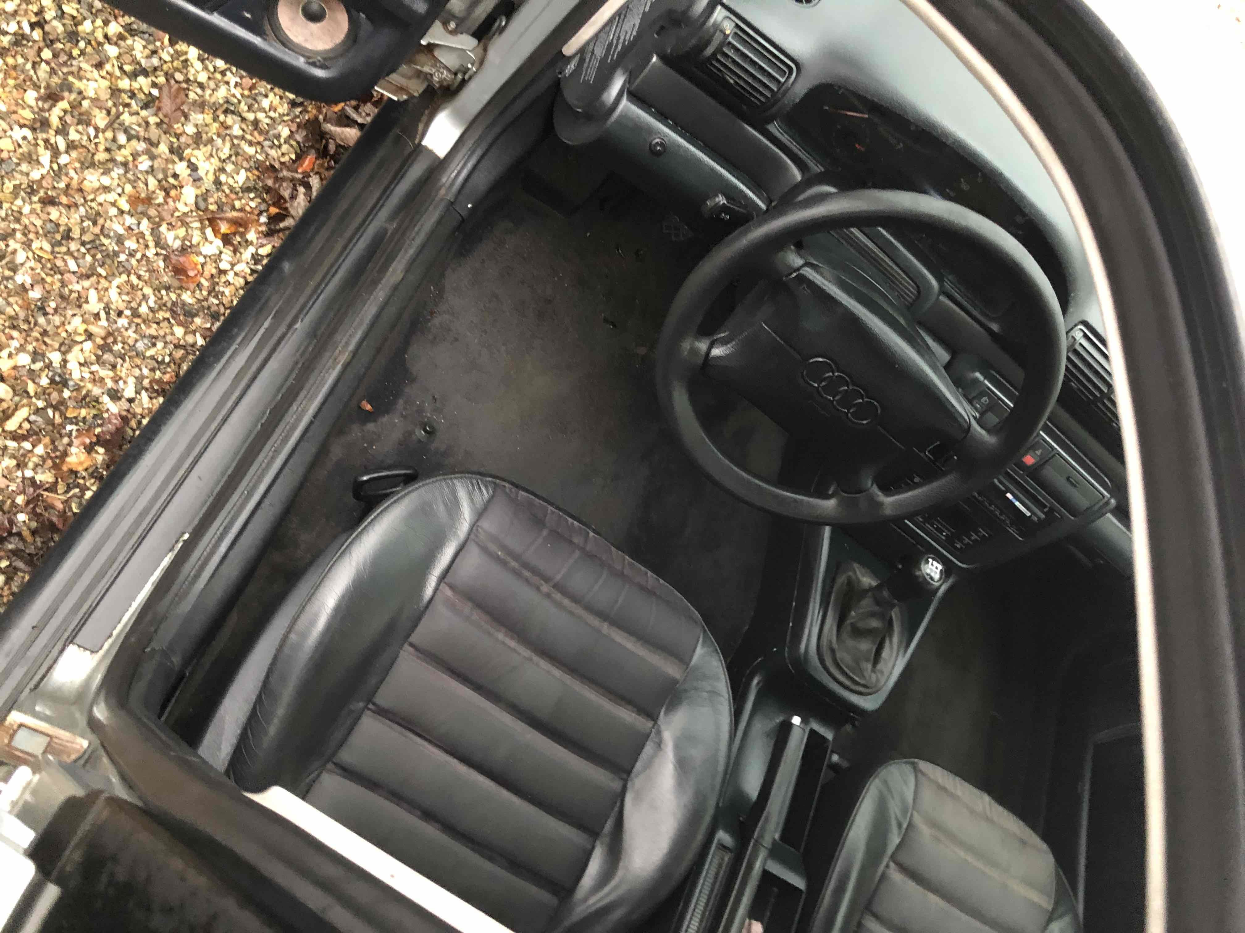 Sølv Audi A4 fra 1995