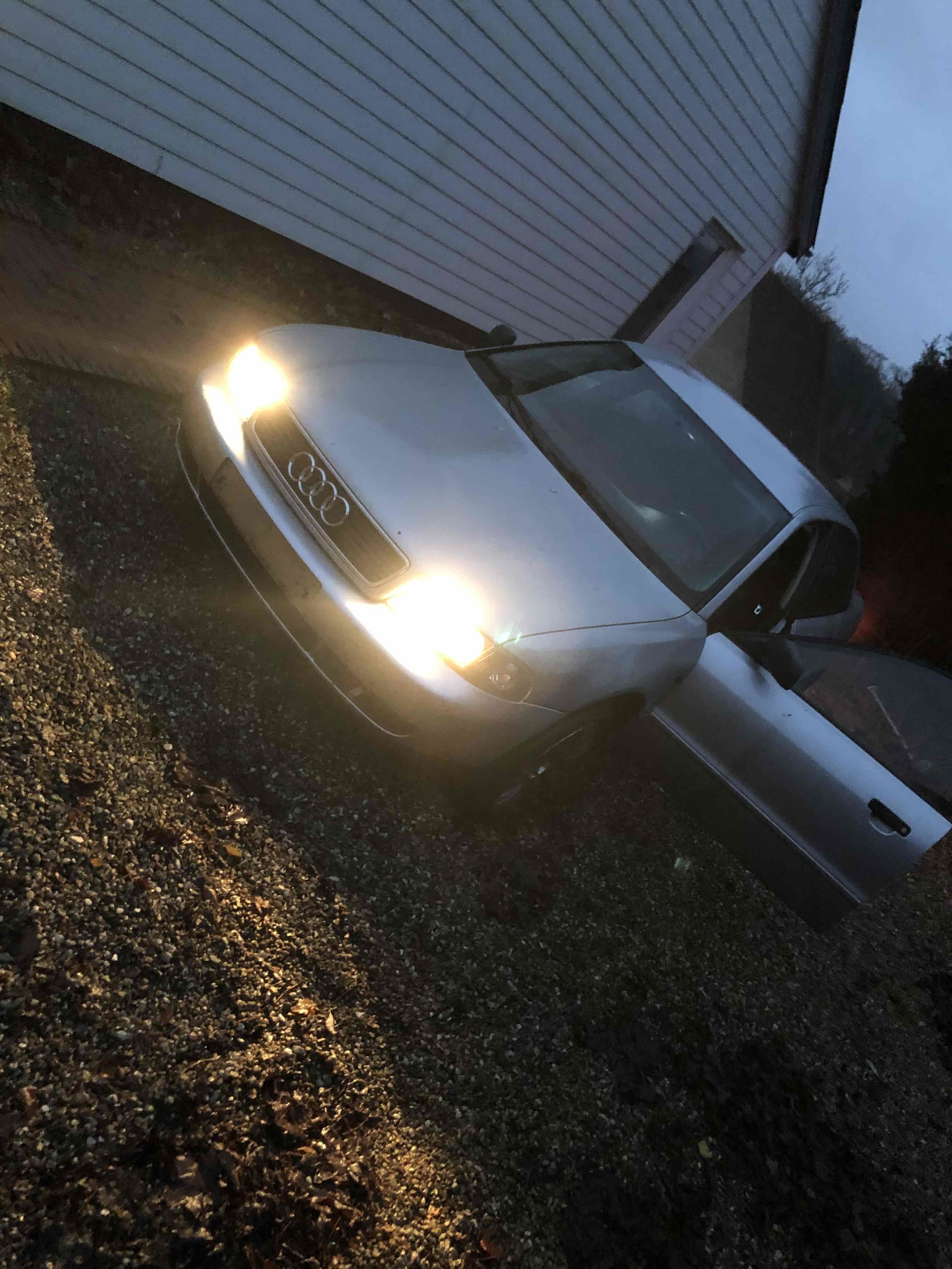 Sølv Audi A4 fra 1995