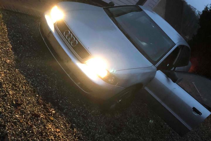 Sølv Audi A4 fra 1995
