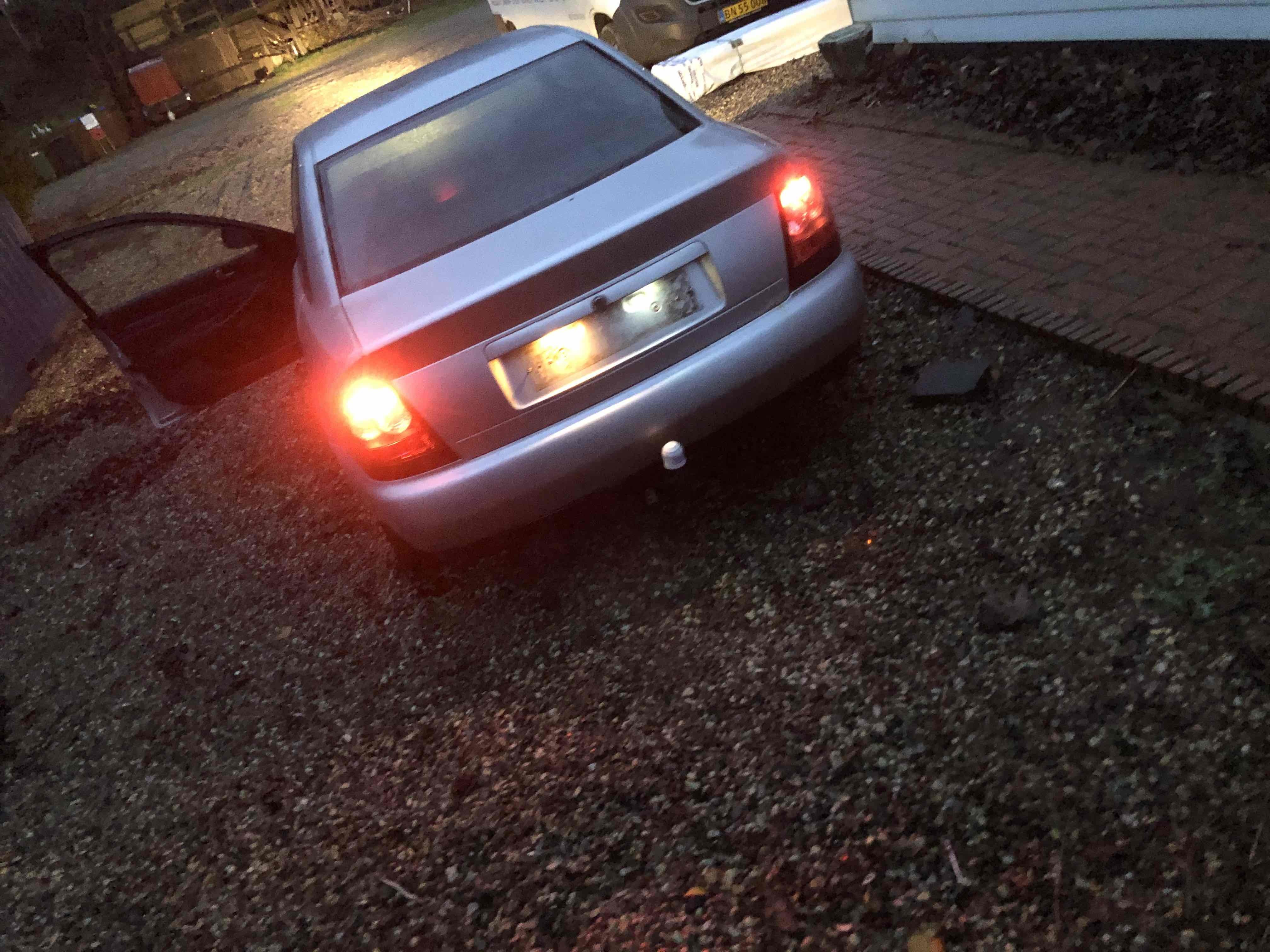 Sølv Audi A4 fra 1995