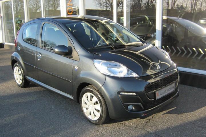 Grå Peugeot 107 fra 2013