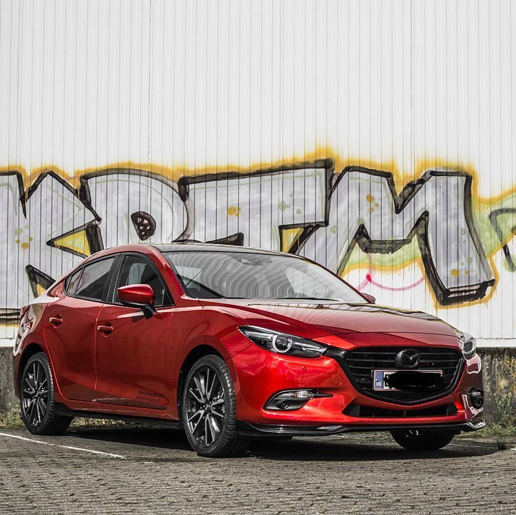 Rød Mazda 3 fra 2017