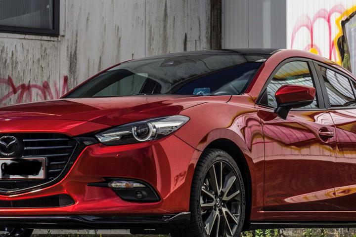 Rød Mazda 3 fra 2017