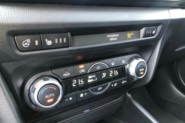 Rød Mazda 3 fra 2017