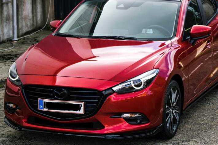 Rød Mazda 3 fra 2017