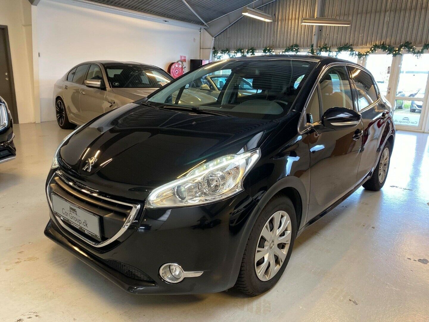 Grå Peugeot 208 fra 2015