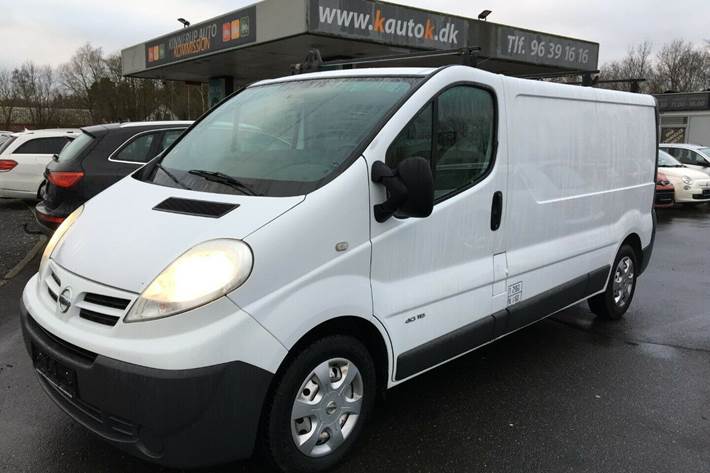 Hvid Nissan Primastar fra 2010