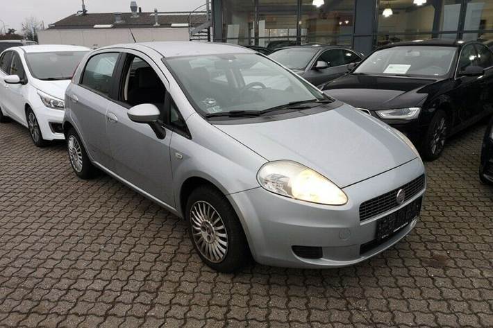 Grå Fiat Grande Punto fra 2008