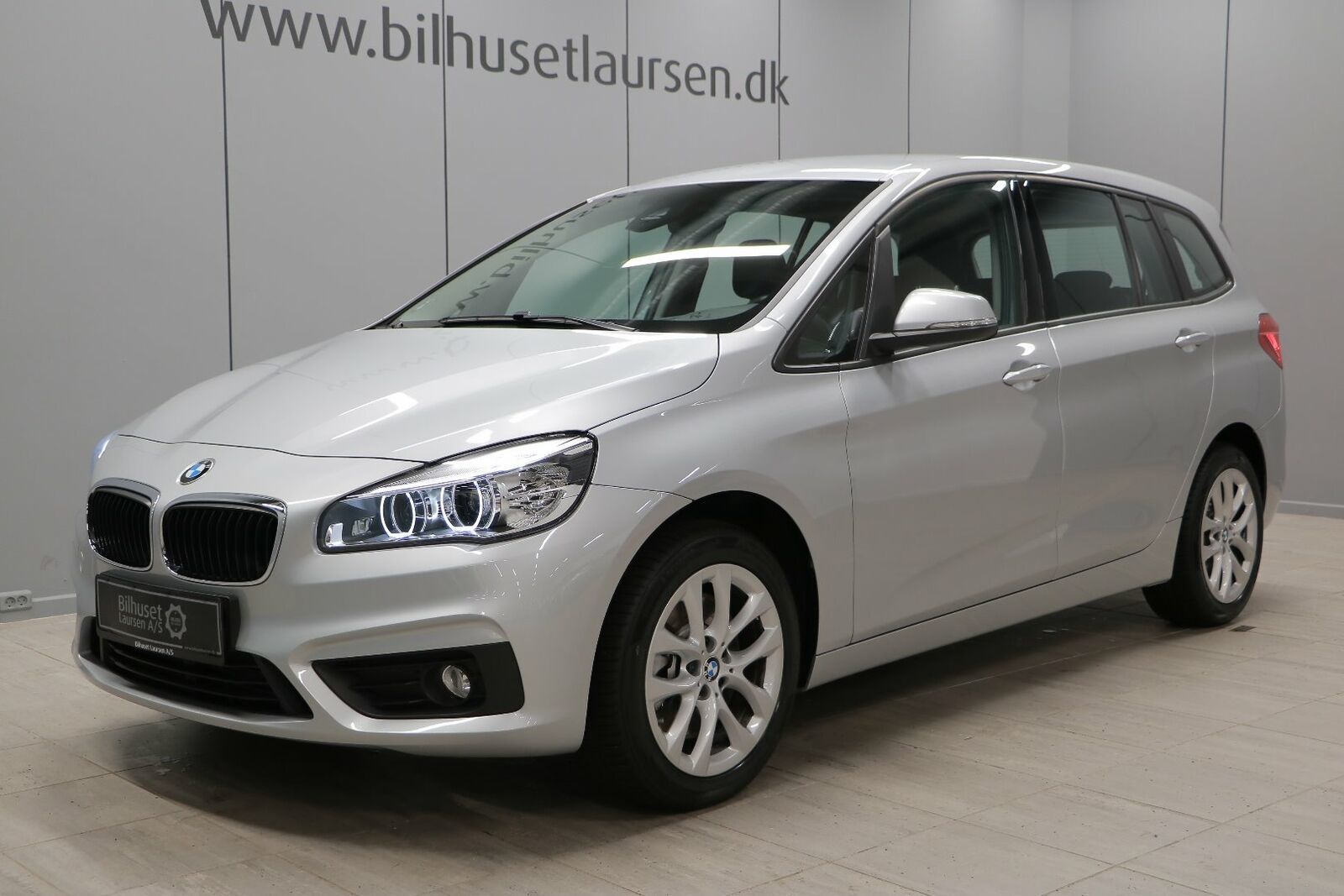 Grå BMW 220d fra 2017