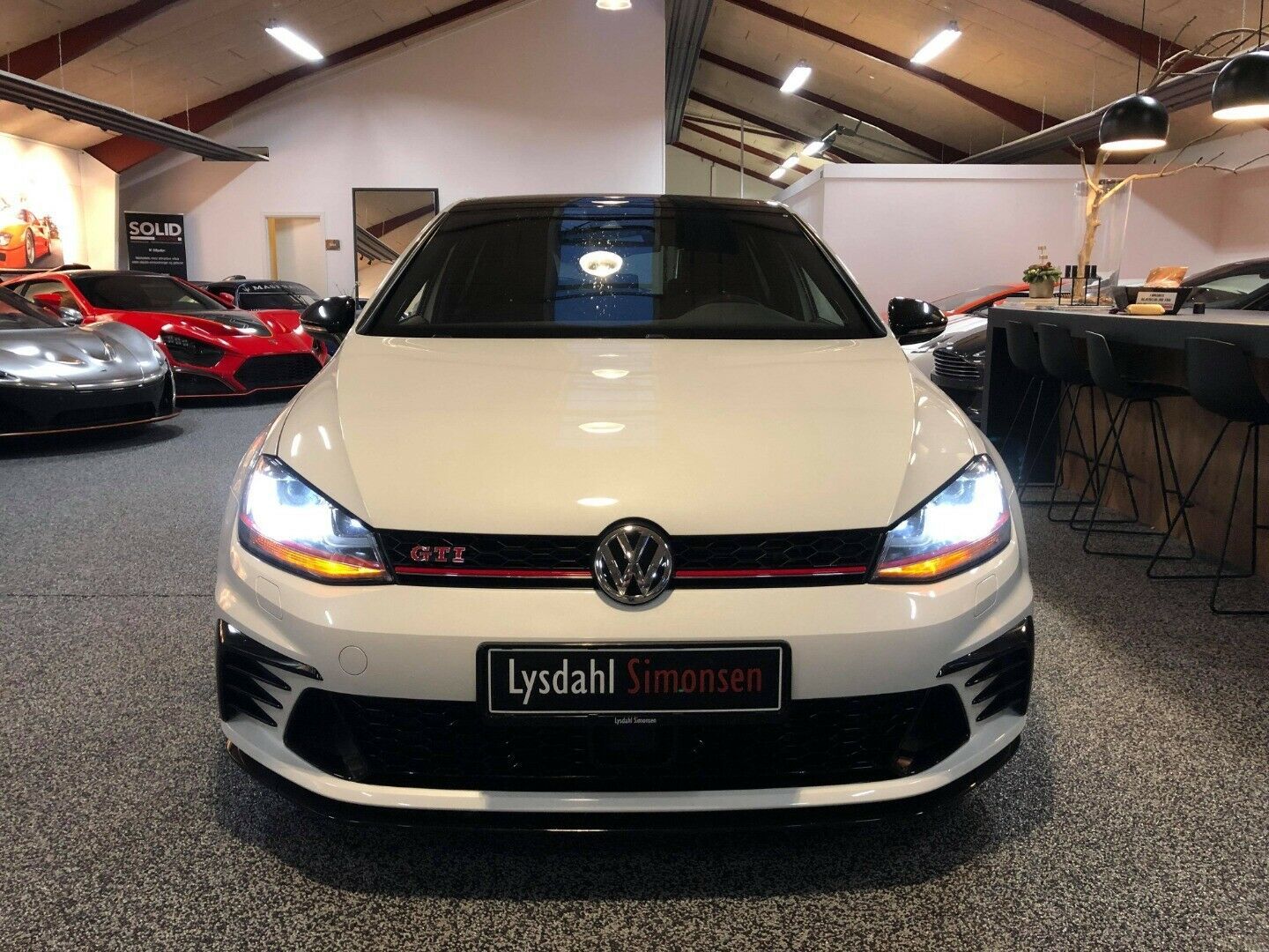 Hvid VW Golf VII fra 2016
