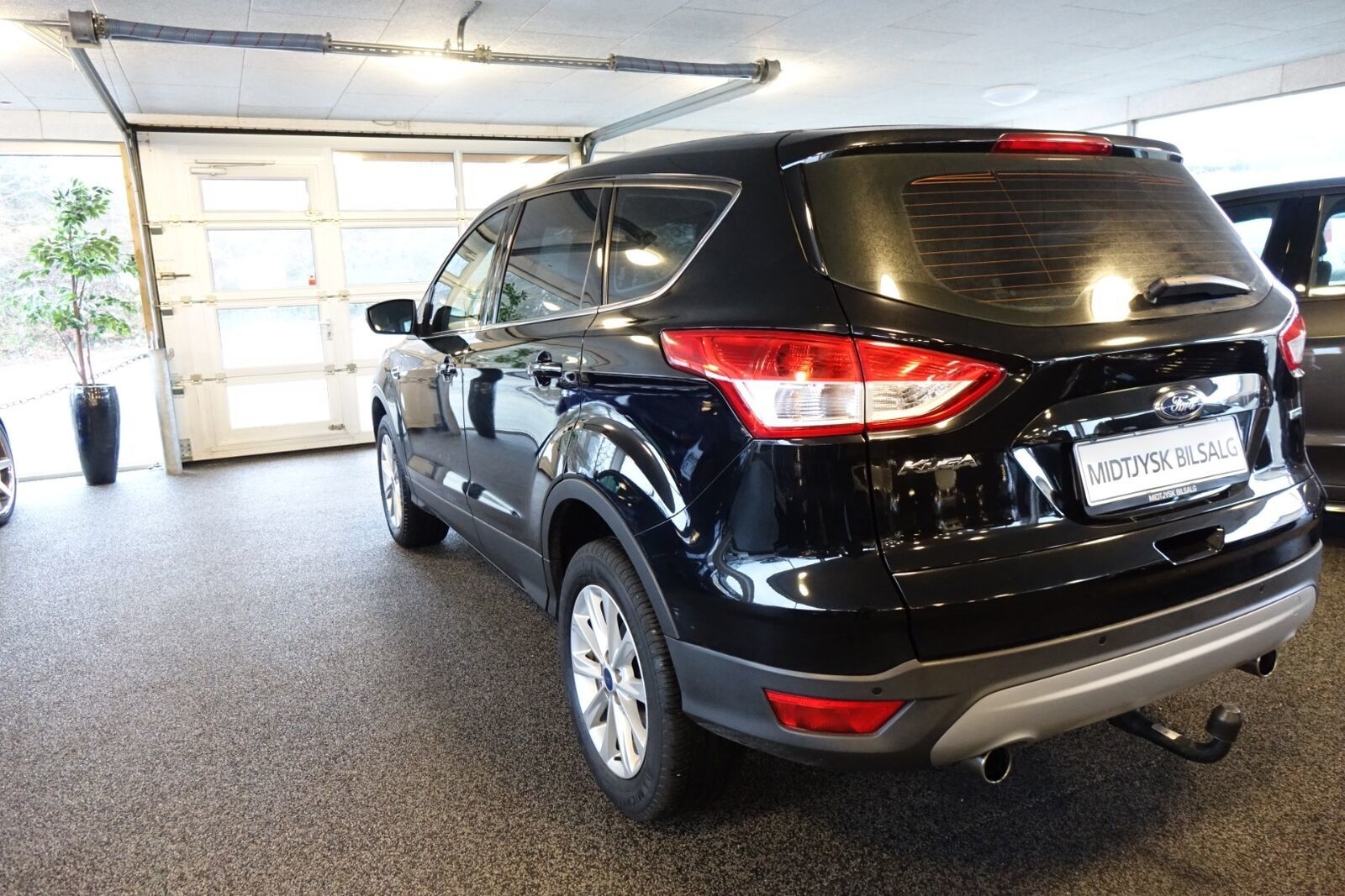 Sort Ford Kuga fra 2017