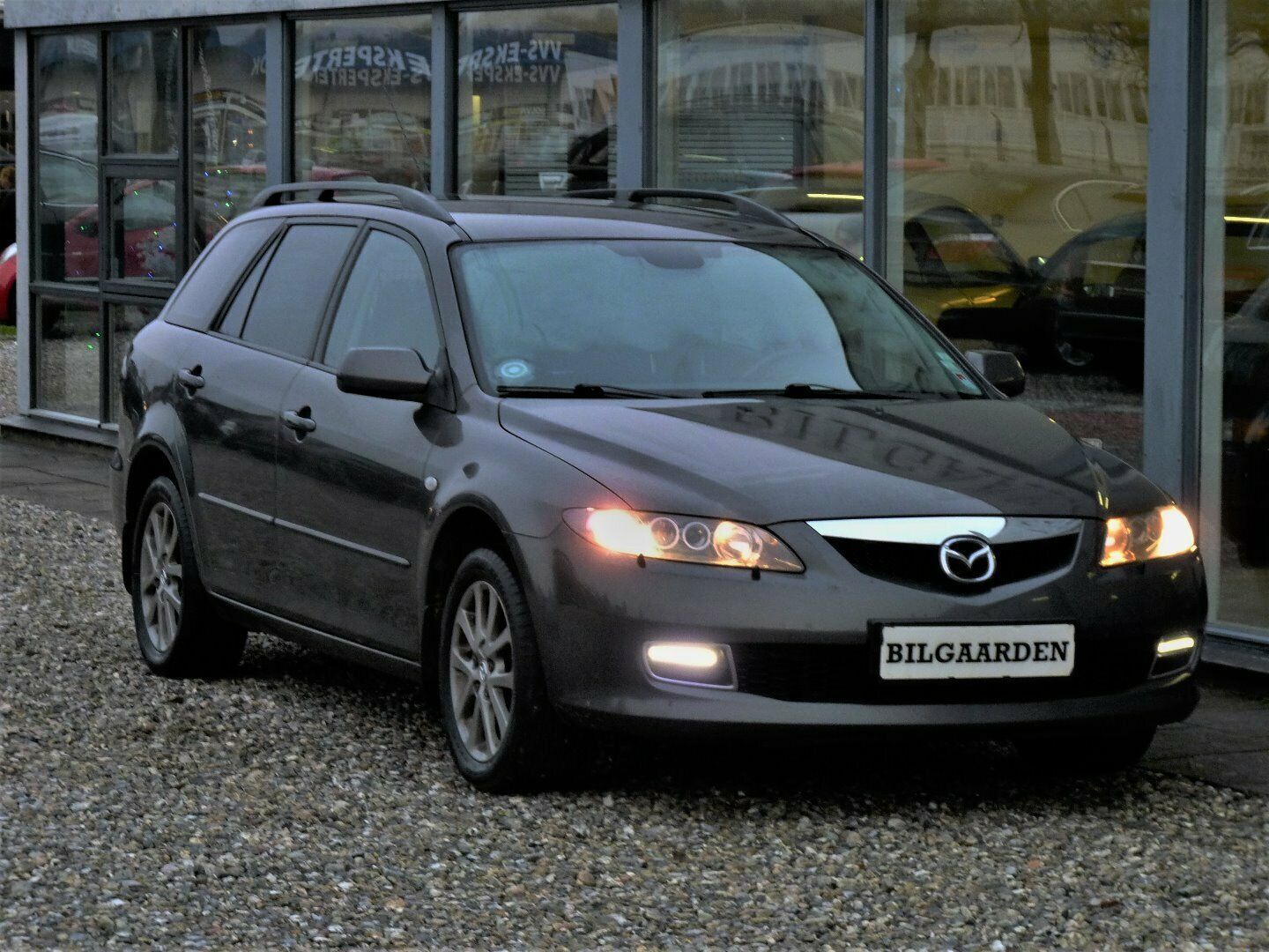 Grå Mazda 6 fra 2006