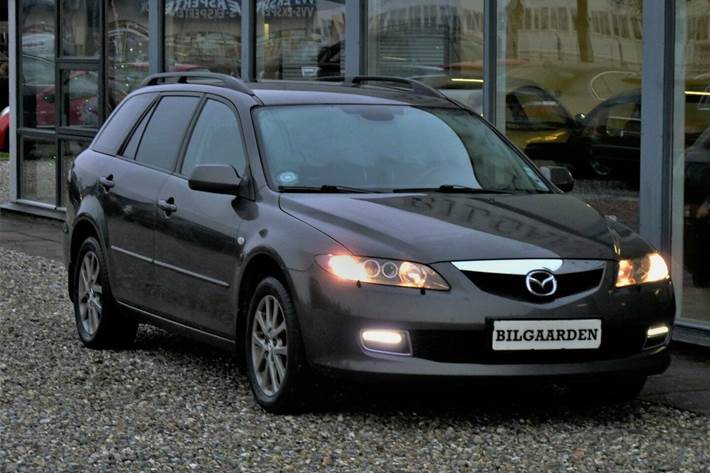 Grå Mazda 6 fra 2006