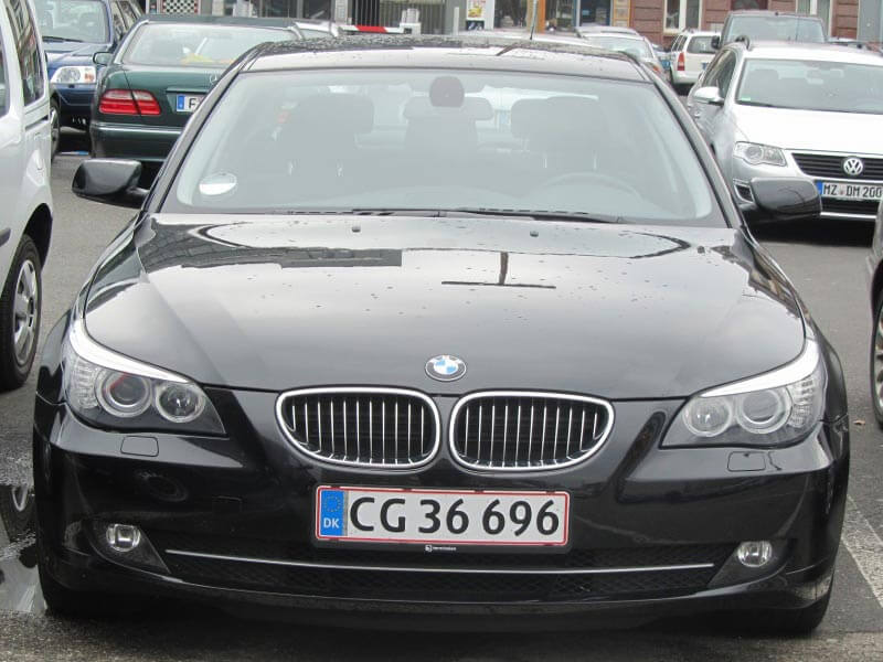 Blå BMW 520 fra 2010
