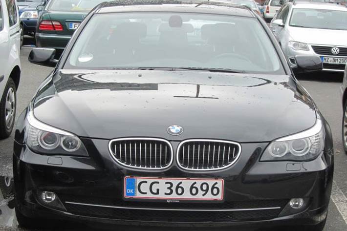 Blå BMW 520 fra 2010