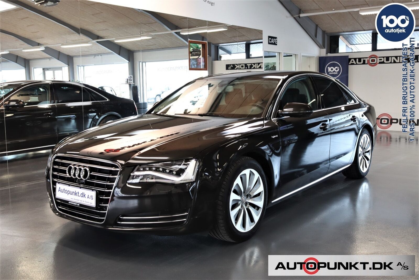 Grå Audi A8 fra 2012