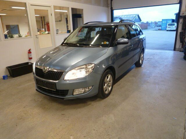 Blå Skoda Fabia fra 2010