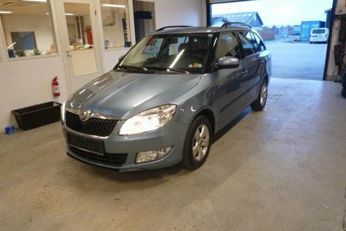 Blå Skoda Fabia fra 2010