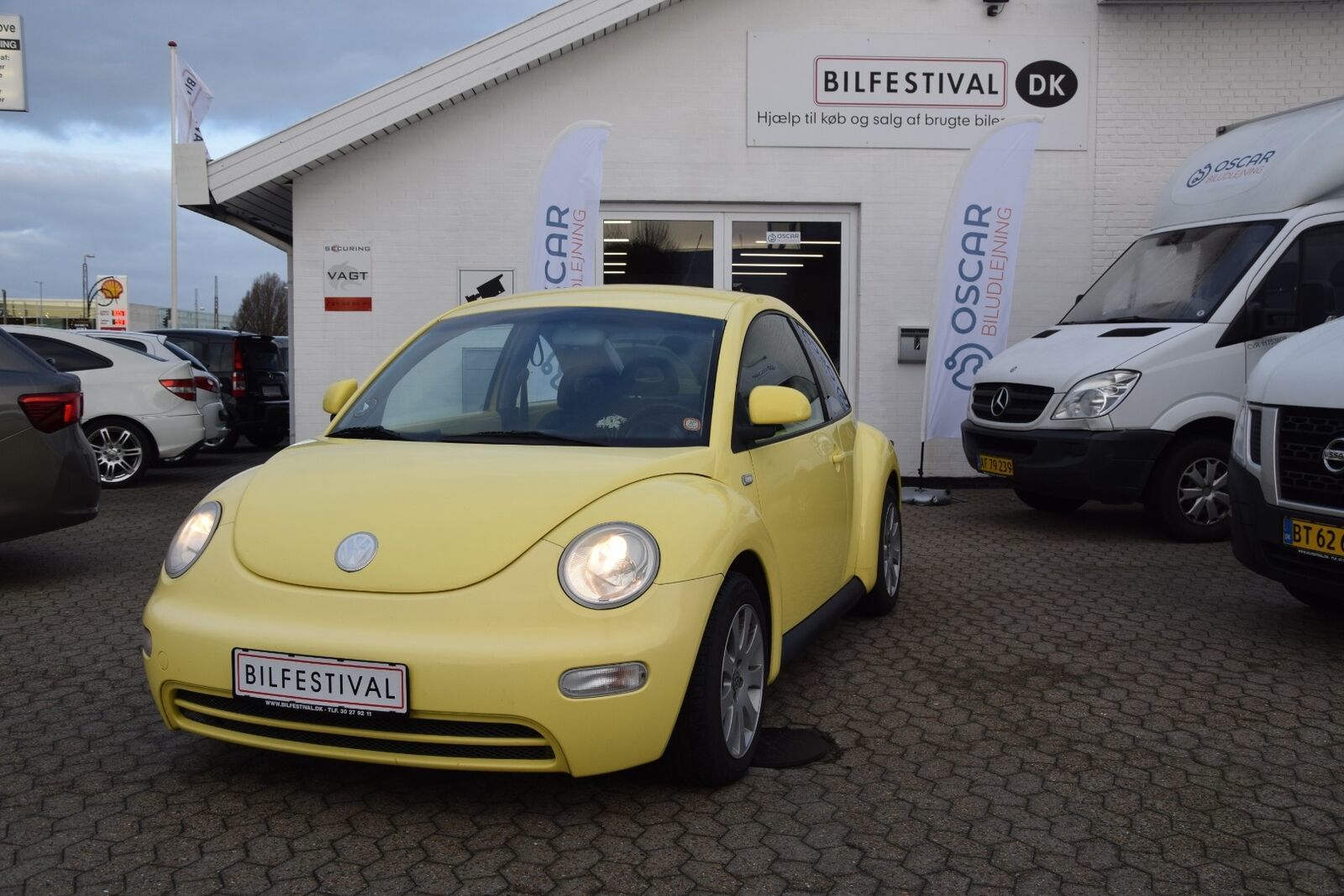 Gul VW New Beetle fra 2000