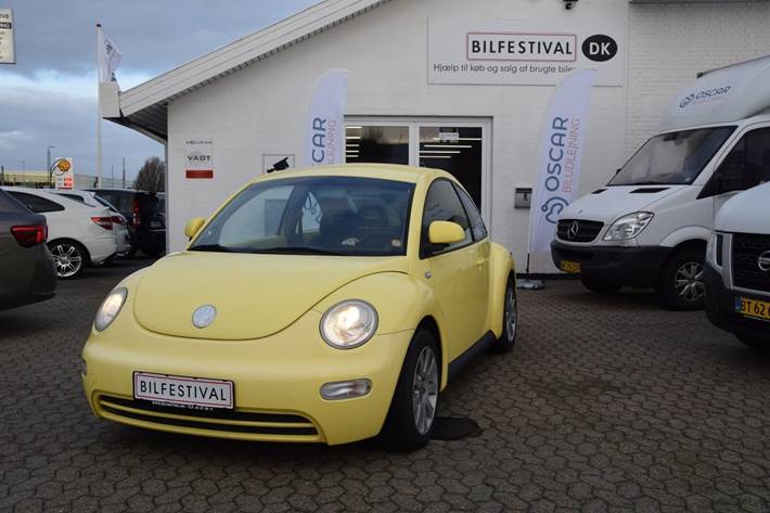 Gul VW New Beetle fra 2000