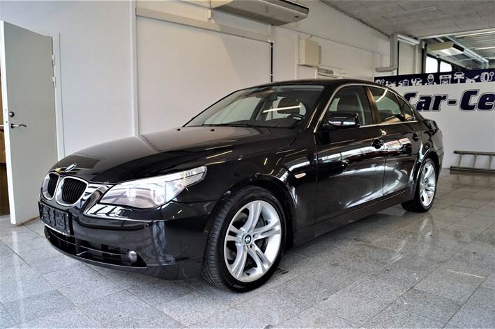 Sort BMW 525i fra 2004