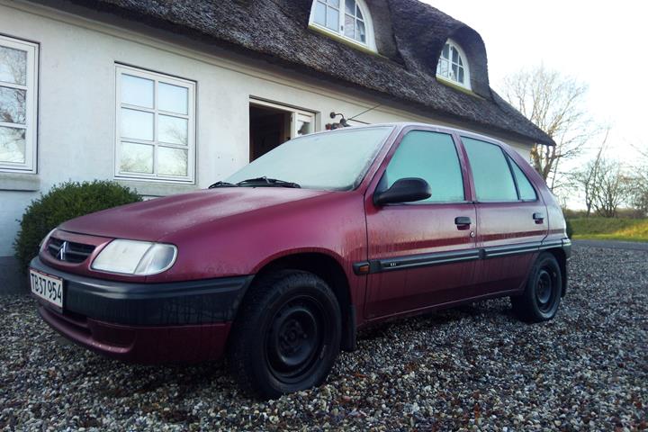 Rød Citroën Saxo fra 1998