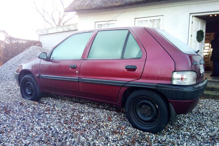 Rød Citroën Saxo fra 1998