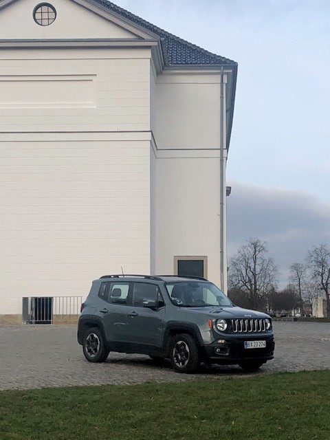 Grå Jeep Renegade fra 2016