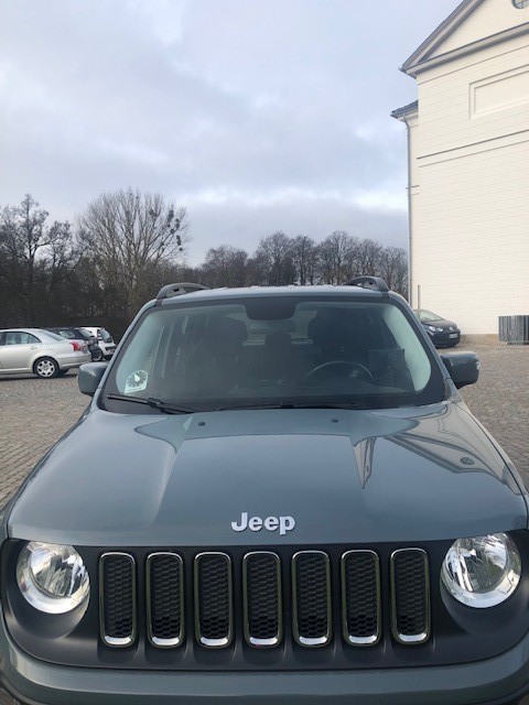 Grå Jeep Renegade fra 2016