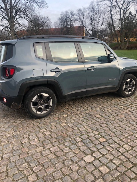 Grå Jeep Renegade fra 2016